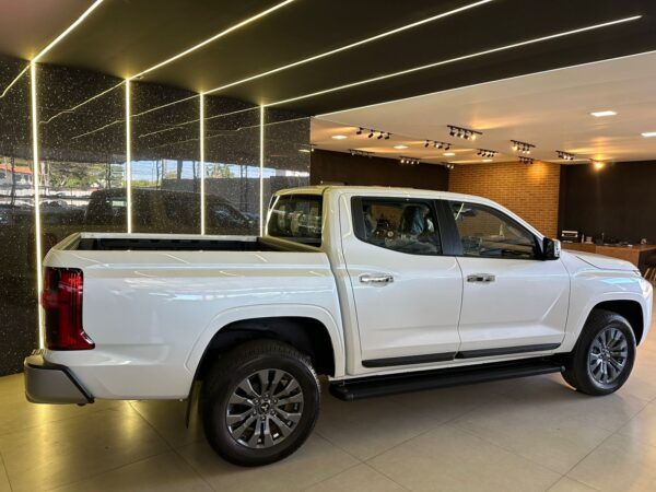L200 TRITON HPE 0KM 2026 - Image 3