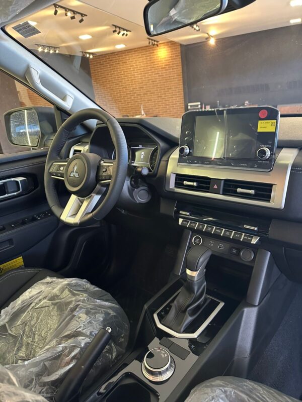 L200 TRITON HPE 0KM 2026 - Image 10