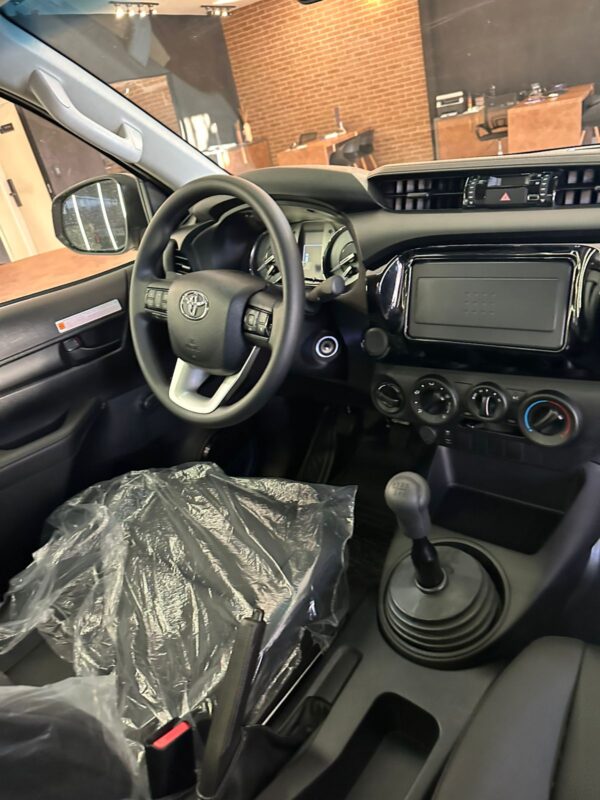 HILUX CS MANUAL 0KM 2025 - Image 4